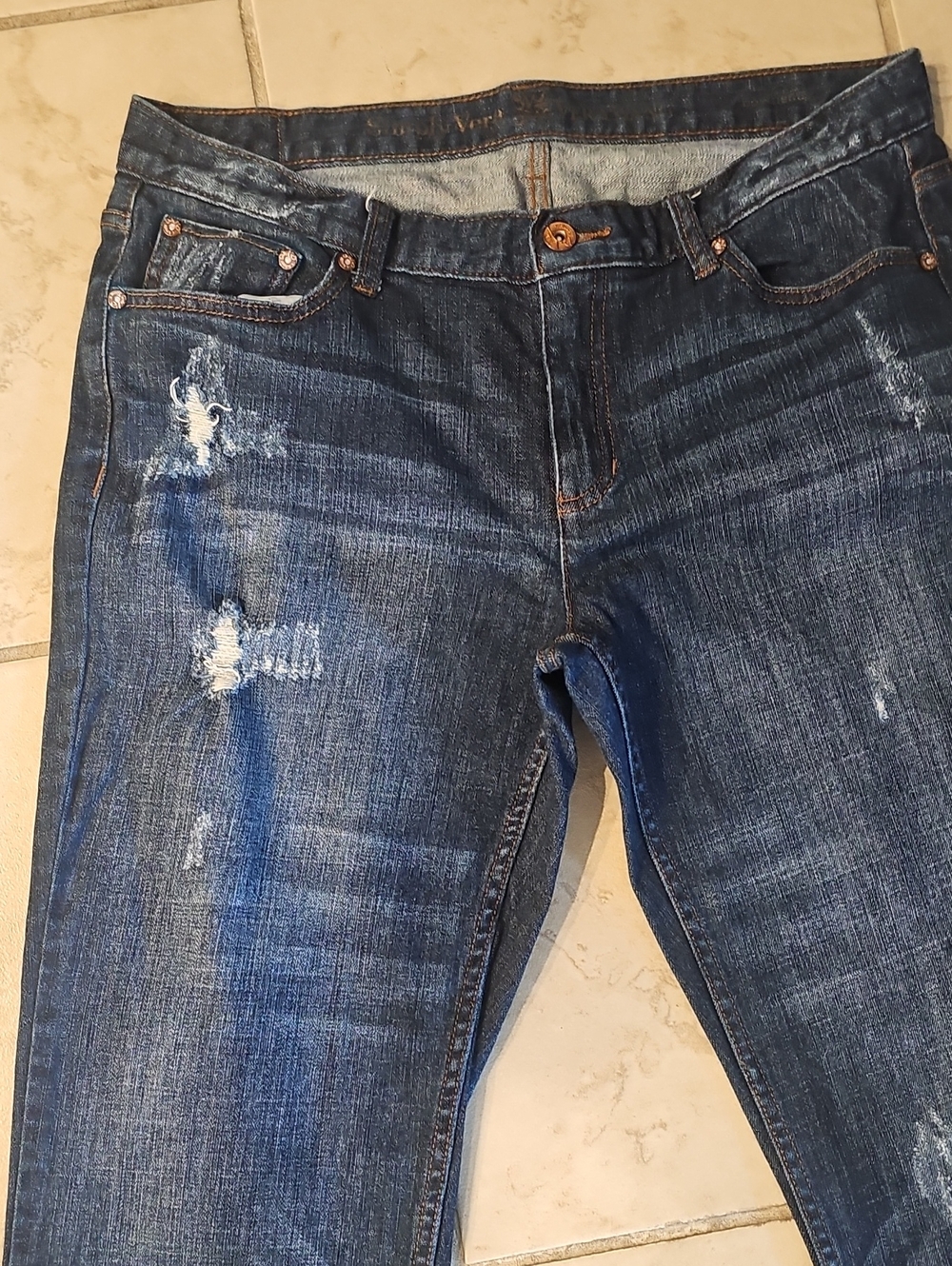 Vera Wang Women Dark Blue Denim Jeans with Contrast Stitching - Picture 3 of 9